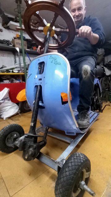 rodes a la Vespa!  gairebé llest amb el xassís del vehicle elèctric!  Amb Pepe a Terrassa

ruedas a la Vespa!  casi listo con el chasis del vehiculo eléctrico!  Con Pepe en Terrassa