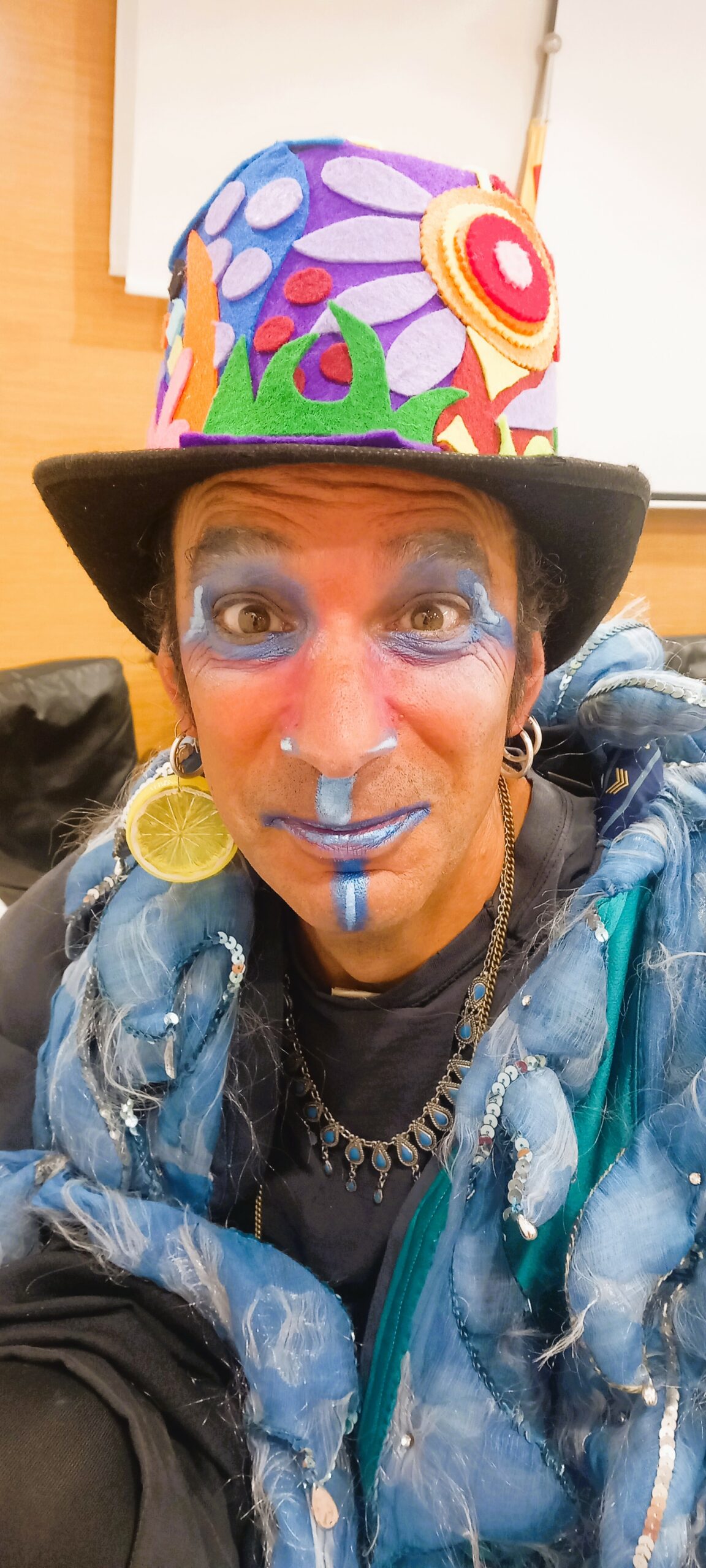 Albert - payaso y zancos